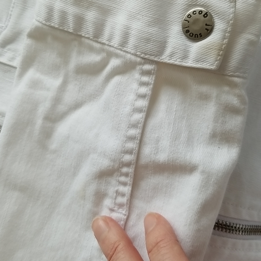White jean jacket. Size small. Fitted blazer with stretch. Jacob - Picture 7 of 7